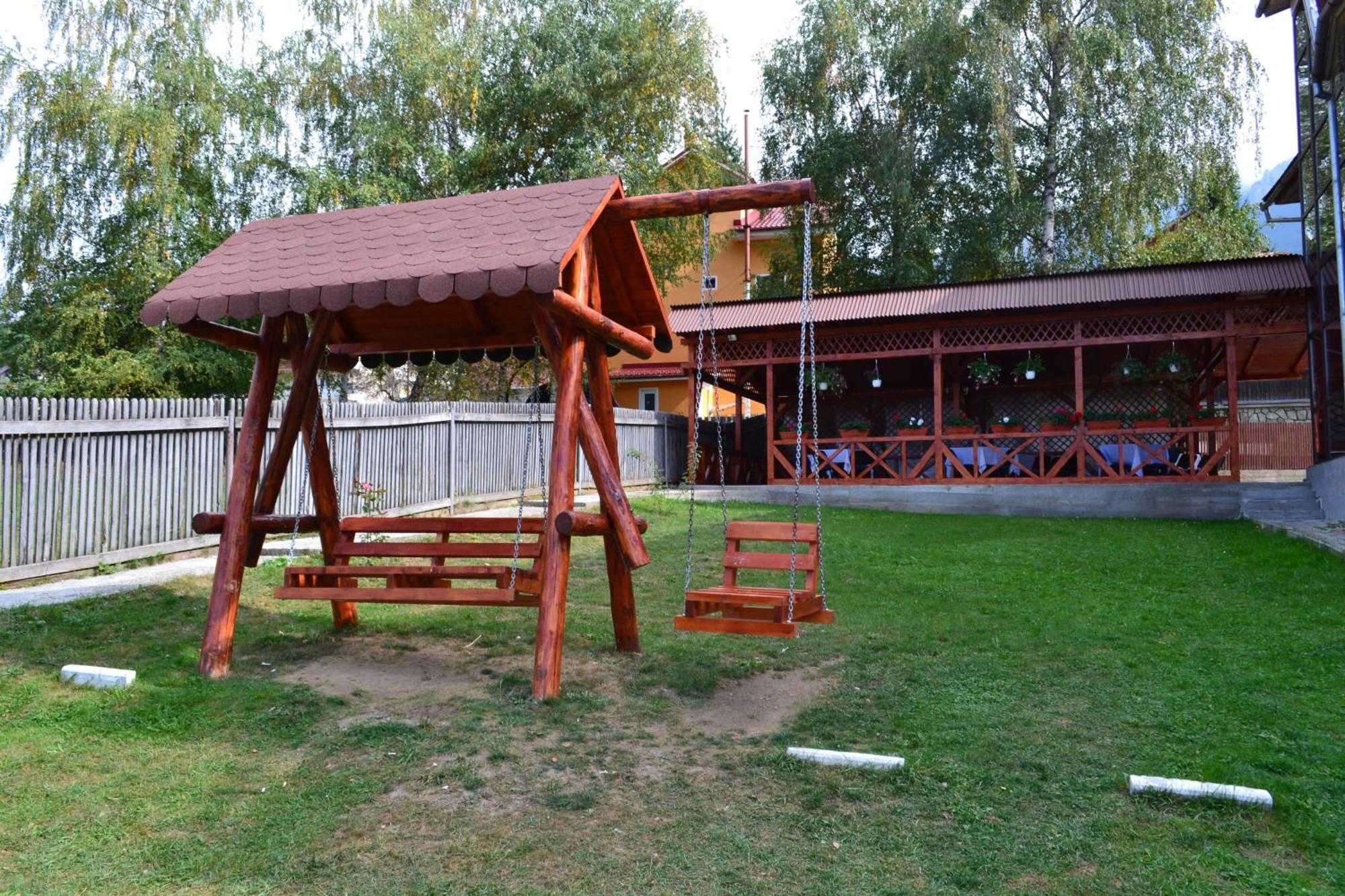 Hotel Vila Cristina à Ceahlău Extérieur photo